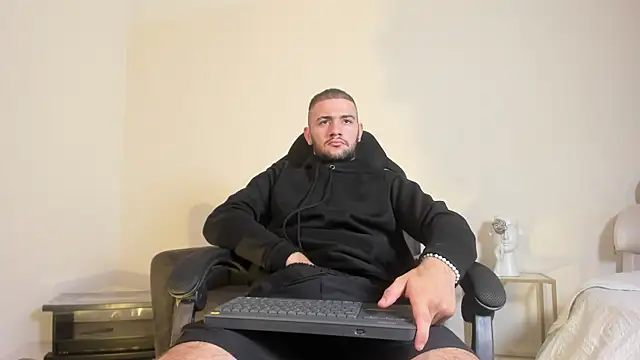 MaximusDick1  online show from 06-30-26, 12:06