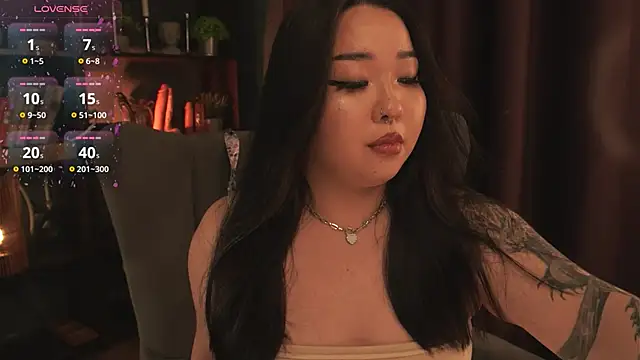 Snapshot of mei_honey_ chatting on 10-14-25, 10:10 mei honey online show from 10-14-25, 10:10