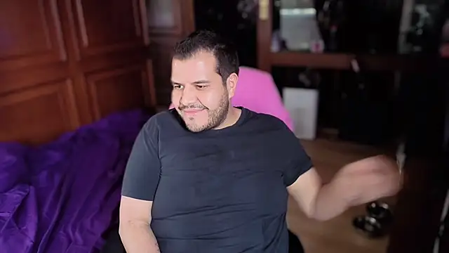 Snapshot of bearcloudcomputa chatting on 02-15-26, 08:27 bearcloudcomputa online show from 02-15-26, 08:27