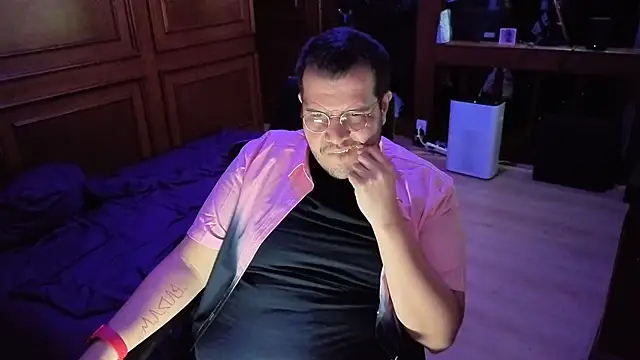 Snapshot of bearcloudcomputa chatting on 02-18-26, 05:03 bearcloudcomputa online show from 02-18-26, 05:03