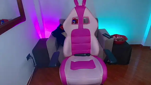 Pauilina online show from 03-18-25, 05:10