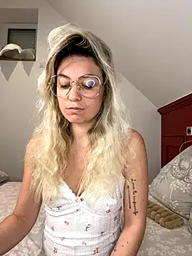 carlaaa online show from 11-04-25, 09:14