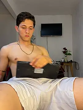 Snapshot of Bodyxx23 chatting on 07-18-26, 02:49 Bodyxx23 online show from 07-18-26, 02:49