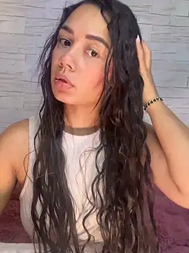 Snapshot of _Luana chatting on 07-02-26, 02:33 Luana online show from 07-02-26, 02:33