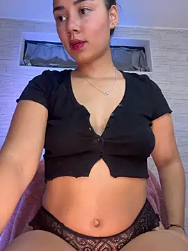 Snapshot of _Luana chatting on 07-25-26, 01:15 Luana online show from 07-25-26, 01:15