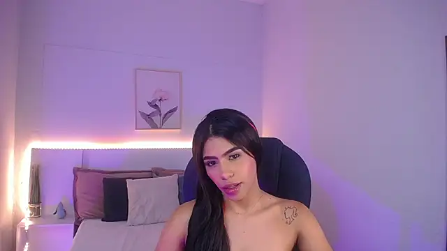 Snapshot of violeta_leon chatting on 12-21-24, 07:35 violeta leon online show from 12-21-24, 07:35