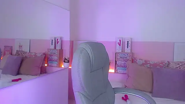 Snapshot of violeta_leon chatting on 02-25-25, 05:41 violeta leon online show from 02-25-25, 05:41