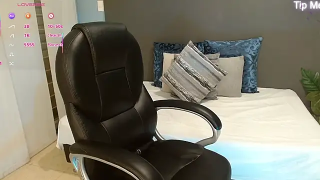 Snapshot of violeta_leon chatting on 09-11-25, 02:44 violeta leon online show from 09-11-25, 02:44