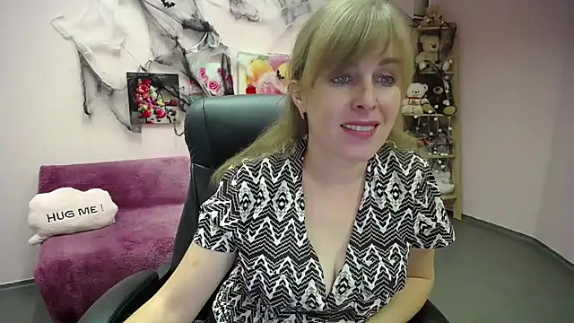 Snapshot of Hot_Milady chatting on 10-10-25, 06:56 Hot Milady online show from 10-10-25, 06:56
