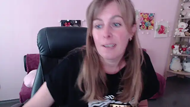 Hot Milady online show from 06-02-26, 07:54