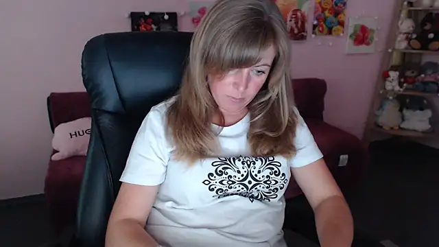 Snapshot of Hot_Milady chatting on 06-23-26, 07:17 Hot Milady online show from 06-23-26, 07:17