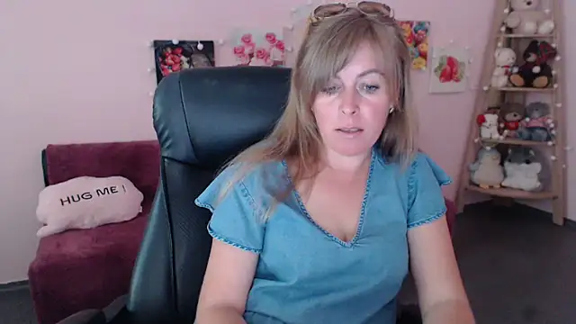 Snapshot of Hot_Milady chatting on 06-25-26, 07:46 Hot Milady online show from 06-25-26, 07:46