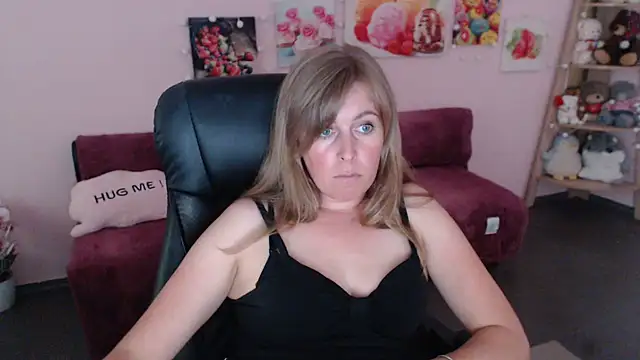 Snapshot of Hot_Milady chatting on 06-29-26, 10:15 Hot Milady online show from 06-29-26, 10:15