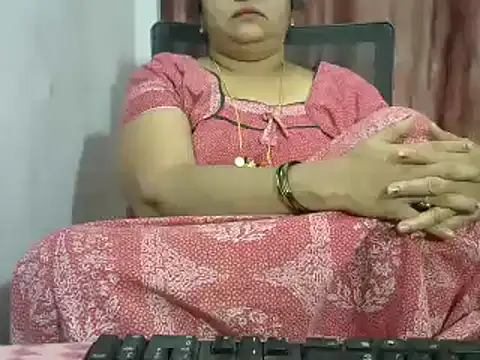 Snapshot of Naughty_Nityaa chatting on 01-11-25, 02:25 Naughty Nityaa online show from 01-11-25, 02:25