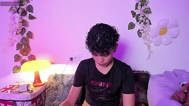 Snapshot of fernanda_indie chatting on 11-25-25, 12:21 fernanda indie online show from 11-25-25, 12:21