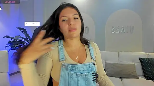 Snapshot of ValeriaRoldanX chatting on 05-15-26, 10:11 ValeriaRoldanX online show from 05-15-26, 10:11