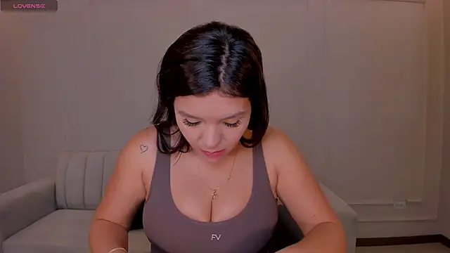 Snapshot of ValeriaRoldanX chatting on 06-10-26, 11:42 ValeriaRoldanX online show from 06-10-26, 11:42