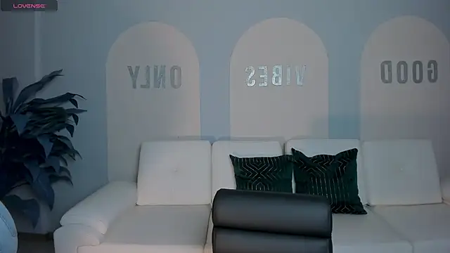 Snapshot of ValeriaRoldanX chatting on 06-25-26, 11:37 ValeriaRoldanX online show from 06-25-26, 11:37