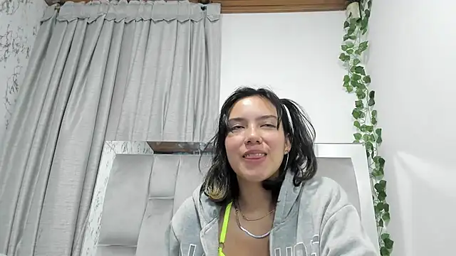 salome Queenx online show from 01-20-25, 03:50