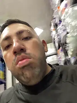 JuanZapata33 online show from 10-08-25, 09:45