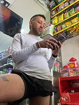 JuanZapata33 online show from 04-28-26, 03:50