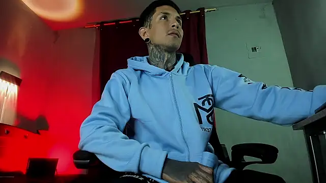 Travistanner 28 online show from 03-30-26, 04:02