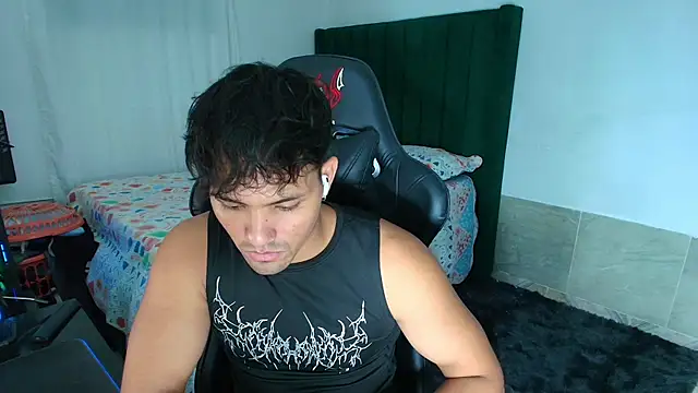 Snapshot of man_dur07 chatting on 04-22-26, 07:11 man dur07 online show from 04-22-26, 07:11