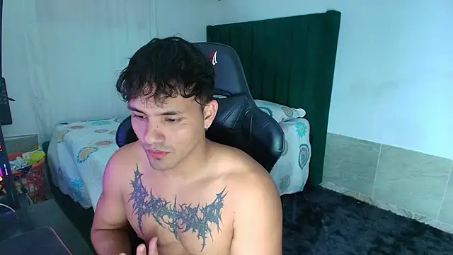 Snapshot of man_dur07 chatting on 05-07-26, 11:10 man dur07 online show from 05-07-26, 11:10