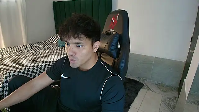 Snapshot of man_dur07 chatting on 06-03-26, 08:25 man dur07 online show from 06-03-26, 08:25