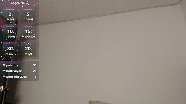 Snapshot of pamela_ chatting on 12-23-24, 08:00 pamela  online show from 12-23-24, 08:00