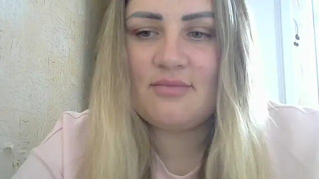 Snapshot of Honeydew-Waves chatting on 05-26-26, 05:58 Honeydew-Waves online show from 05-26-26, 05:58