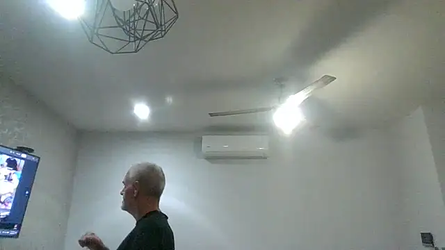 Flippyx4U online show from 02-08-26, 04:54