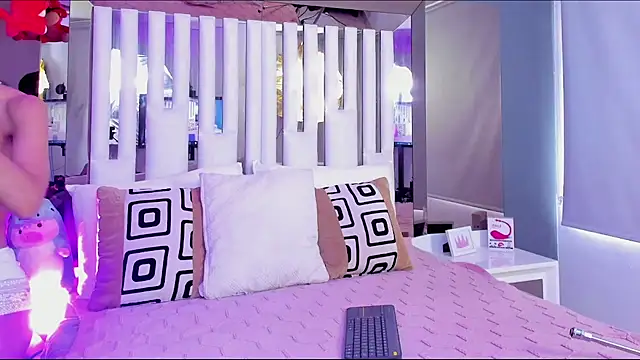 Snapshot of Kitty_Eliffe chatting on 12-20-24, 07:17 Kitty Eliffe online show from 12-20-24, 07:17