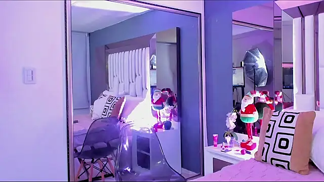 Snapshot of Kitty_Eliffe chatting on 12-21-24, 01:26 Kitty Eliffe online show from 12-21-24, 01:26