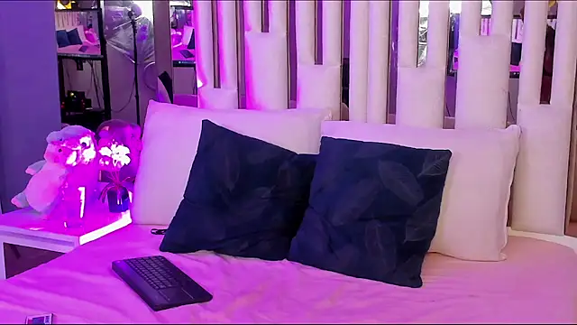 Snapshot of Kitty_Eliffe chatting on 01-24-25, 07:18 Kitty Eliffe online show from 01-24-25, 07:18