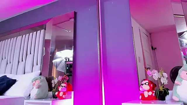 Snapshot of Kitty_Eliffe chatting on 02-28-25, 10:28 Kitty Eliffe online show from 02-28-25, 10:28