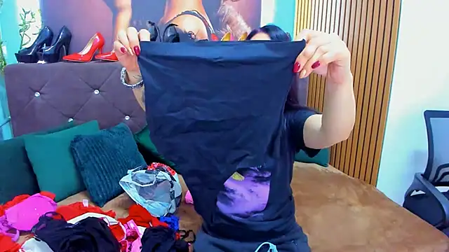 LauraSin online show from 10-05-25, 03:38