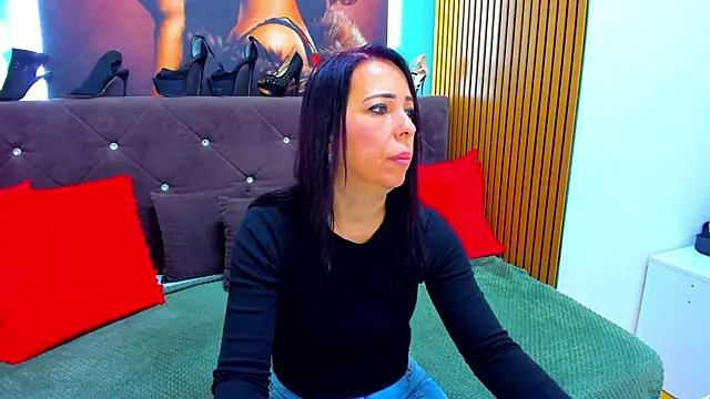 LauraSin online show from 05-13-26, 03:26