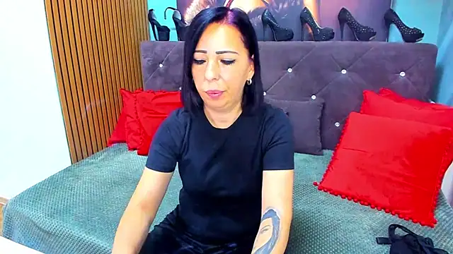 Snapshot of LauraSin chatting on 07-16-26, 03:23 LauraSin online show from 07-16-26, 03:23