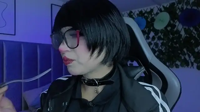 Kitty Gang online show from 05-14-26, 01:56