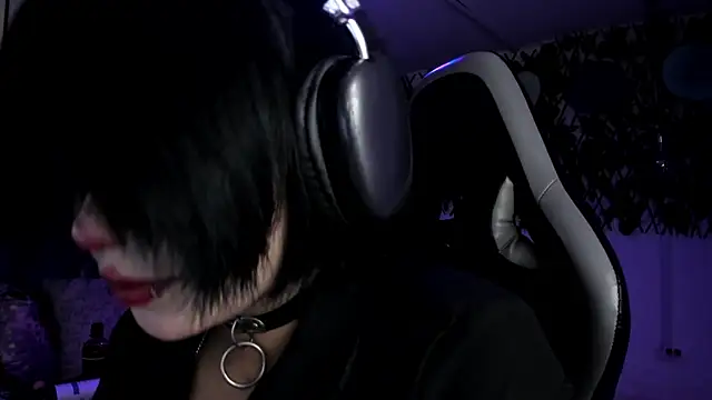 Snapshot of Kitty_Gang chatting on 06-18-26, 01:50 Kitty Gang online show from 06-18-26, 01:50