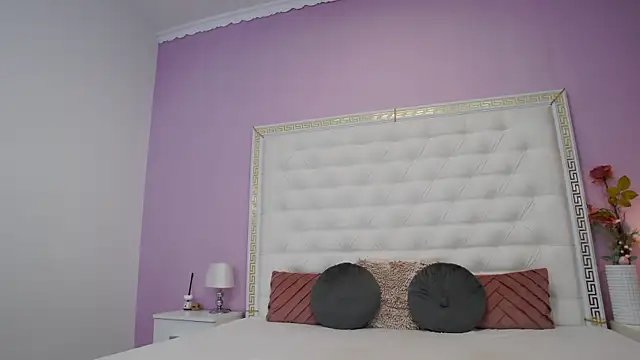 Lenna Paul online show from 12-22-25, 05:26