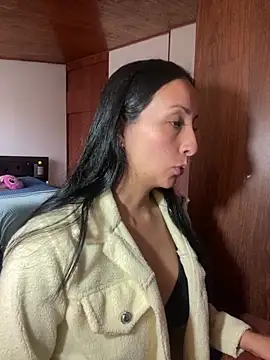 Snapshot of yaralyminjo2 chatting on 02-21-25, 01:33 yaralyminjo2 online show from 02-21-25, 01:33