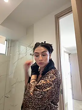 Gia Ferh online show from 04-18-26, 08:31