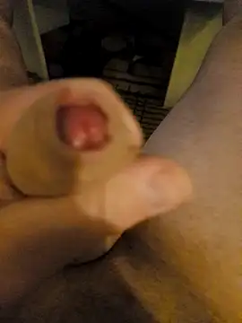 Snapshot of anderssonskuk chatting on 10-13-25, 09:59 anderssonskuk online show from 10-13-25, 09:59