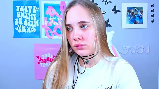 Snapshot of MiaMilas chatting on 01-09-25, 05:02 MiaMilas online show from 01-09-25, 05:02