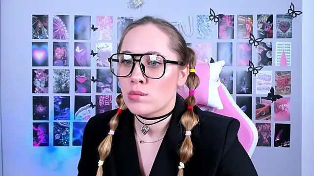 Snapshot of MiaMilas chatting on 03-04-25, 07:51 MiaMilas online show from 03-04-25, 07:51