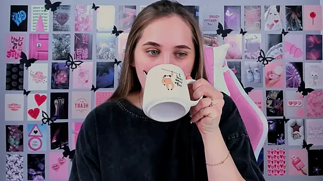 Snapshot of MiaMilas chatting on 03-11-25, 06:10 MiaMilas online show from 03-11-25, 06:10