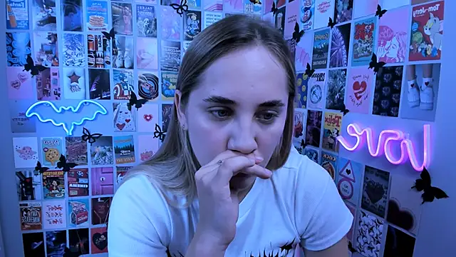 Snapshot of MiaMilas chatting on 09-10-25, 07:47 MiaMilas online show from 09-10-25, 07:47