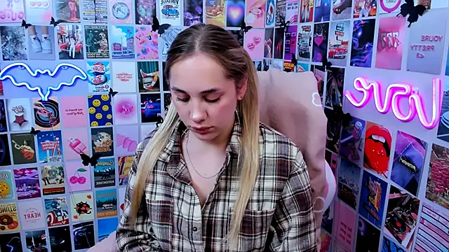 Snapshot of MiaMilas chatting on 10-07-25, 05:10 MiaMilas online show from 10-07-25, 05:10